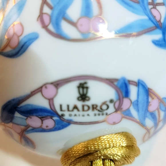 LLADRO VINTAGE "UNDER THE MISTLETOE BALL" - Picture 3 of 12